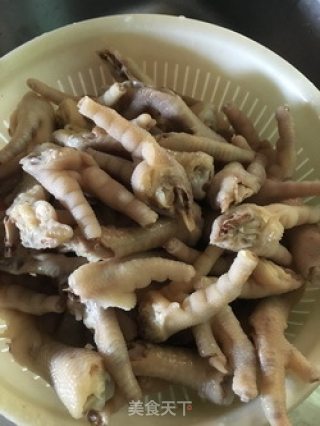 剁椒凉拌鸡爪的做法步骤：2