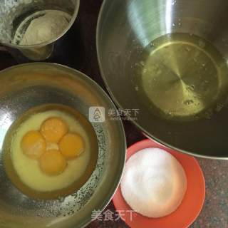 戚风蛋糕卷（小四卷）的做法步骤：1