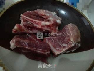 胡萝卜骨汤生菜粥的做法步骤：1
