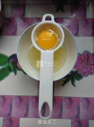 葡萄干黑芝麻夹心蛋糕卷的做法步骤：1