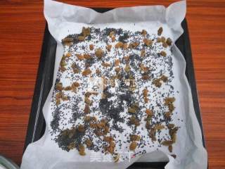 葡萄干黑芝麻夹心蛋糕卷的做法步骤：5