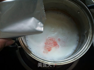 草莓布丁的做法步骤：2