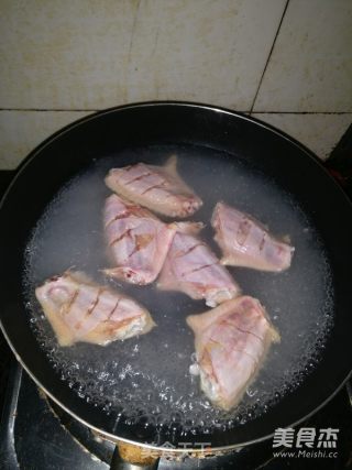 冰糖鸡翅的做法步骤：2