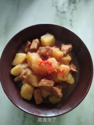 《猪肉焖土豆》的做法步骤：7