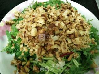 凉拌蒜香香菜花生碎的做法步骤：10