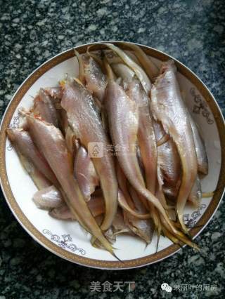 老爸的下酒菜炸鱼，面拖鱼的做法步骤：2