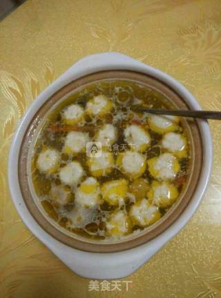 汆乌鱼丸的做法步骤：9
