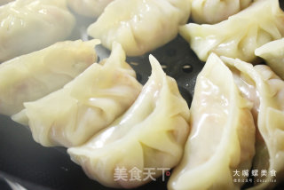 土豪炫富新高度：酸笋辣条饺子谁敢迎战？的做法步骤：9