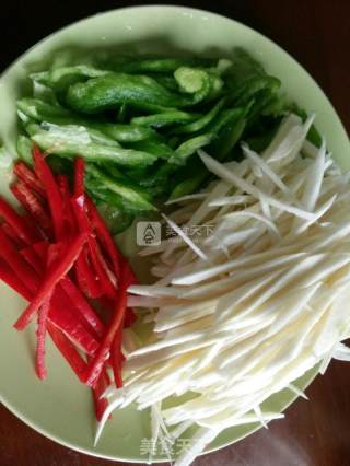 茭白炒肉丝的做法步骤：2