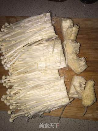 剁椒金针菇的做法步骤：2