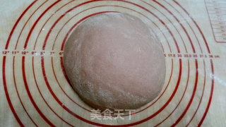 百变面食之红丝绒包子的做法步骤：3