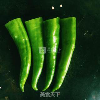 虎皮尖椒的做法步骤：1
