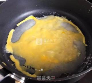 简易版煎饼果子（内附爆炒雪里蕻的做法）的做法步骤：3