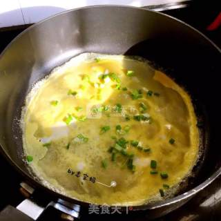 简易版煎饼果子（内附爆炒雪里蕻的做法）的做法步骤：4