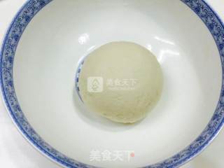 葱花饼的做法步骤：1