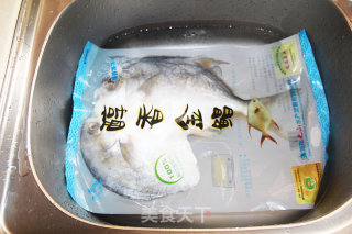 小鱼厨房 |一个人的浪漫晚餐，开胃柠檬煎金昌鱼的做法步骤：2