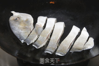 小鱼厨房 |一个人的浪漫晚餐，开胃柠檬煎金昌鱼的做法步骤：4