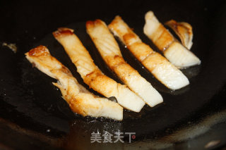 小鱼厨房 |一个人的浪漫晚餐，开胃柠檬煎金昌鱼的做法步骤：5