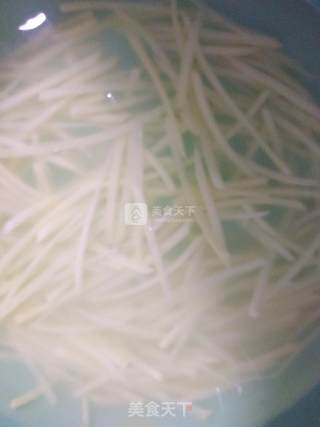 青椒土豆丝的做法步骤：2