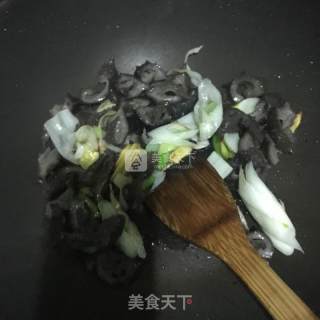 怀山药烩海参的做法步骤：6