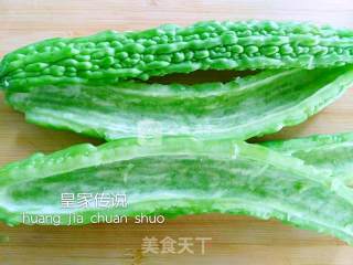 醉虾拌苦瓜的做法步骤：4