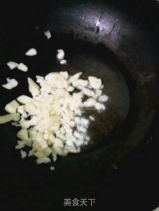 蒜蓉炒虾的做法步骤：1