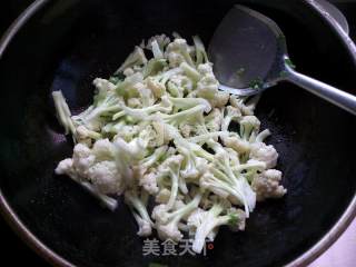 番茄炒花菜的做法步骤：5