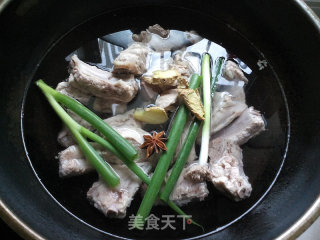 炖排骨的做法步骤：3