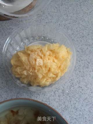 桃胶皂角米活耳羹的做法步骤：1