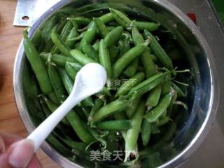 蒸豌豆的做法步骤：2