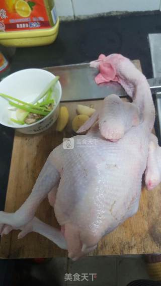 盐焗鸡的做法步骤：1
