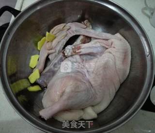 简单美味酱焖鸭的做法步骤：1