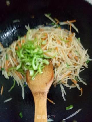 土豆丝~三鲜土豆丝的做法步骤：4