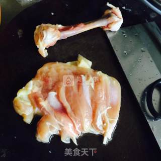 照烧鸡腿的做法步骤：1