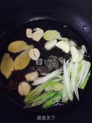 家常红烧肉的做法步骤：4