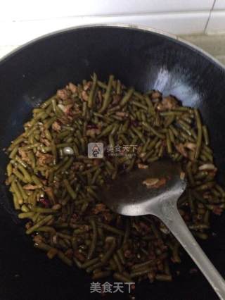 下饭小菜酸豆角炒肉末的做法步骤：3
