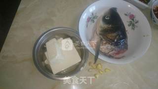 鱼头豆腐汤的做法步骤：1
