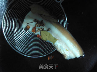 蒜泥白肉的做法步骤：1