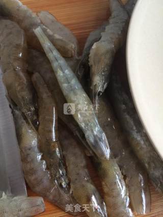 蒜蓉粉丝开背虾的做法步骤：1