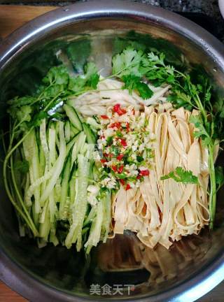 快手菜--豆皮拌黄瓜的做法步骤：2