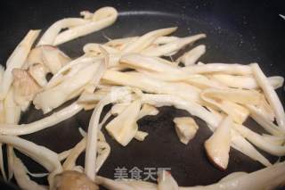 杏鲍菇牛肉粉的做法步骤：4