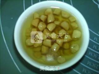 红绿豆瑶柱瘦肉汤的做法步骤：2