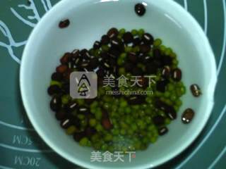 红绿豆瑶柱瘦肉汤的做法步骤：4