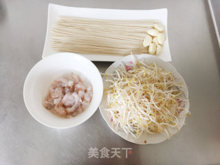 零油烟快手凉面——虾仁凉面的做法步骤：1