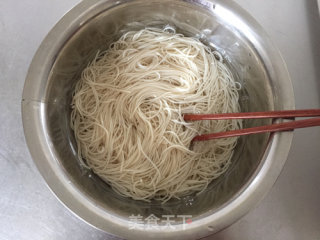 零油烟快手凉面——虾仁凉面的做法步骤：6