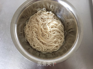 零油烟快手凉面——虾仁凉面的做法步骤：7