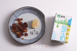 养颜美容的牛奶炖桃胶的做法步骤：1