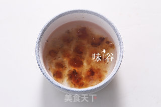 养颜美容的牛奶炖桃胶的做法步骤：2
