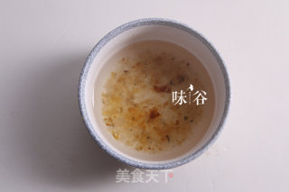 养颜美容的牛奶炖桃胶的做法步骤：3