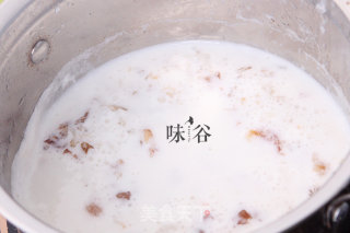养颜美容的牛奶炖桃胶的做法步骤：5